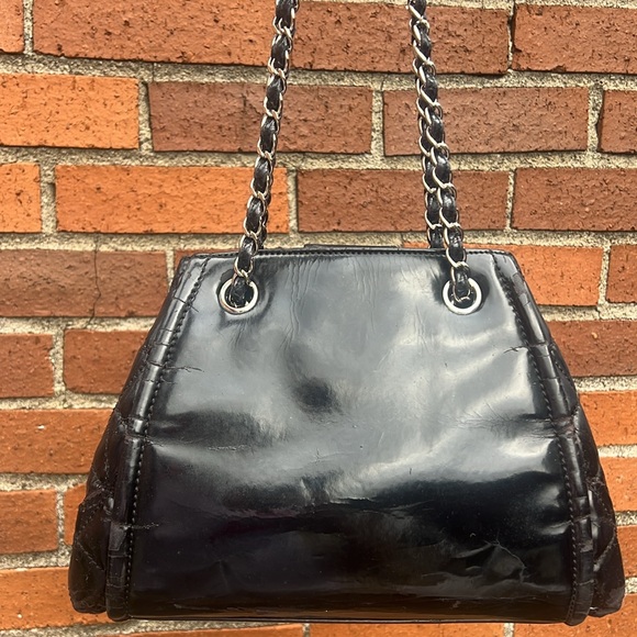 REPOSTING Authentic Chanel Cruise Line 2010-2011 Black Shoulder Bag - Picture 7 of 17